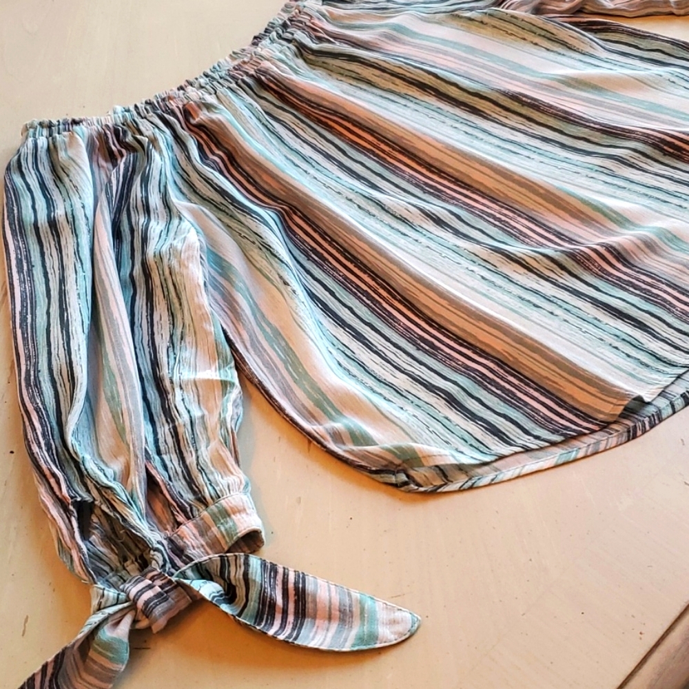 🌺3 for $10 Jolt Blouse - Picture 2 of 6
